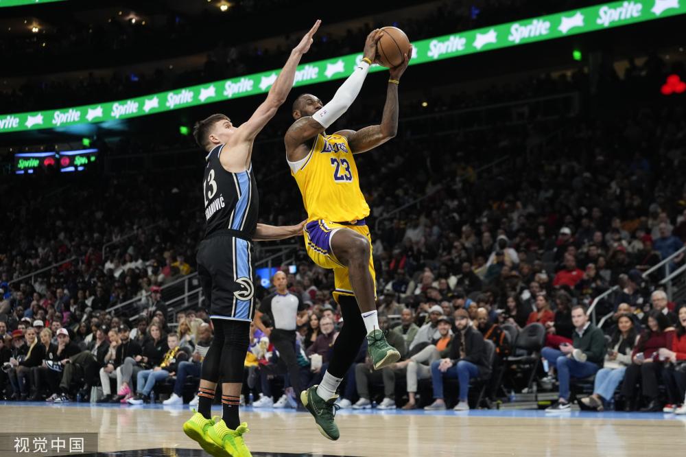 三分球更是 三分球更是