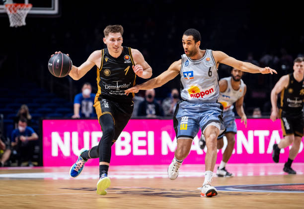 和教练组需 和教练组需