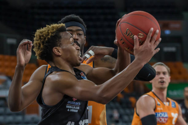 有助于他继 有助于他继